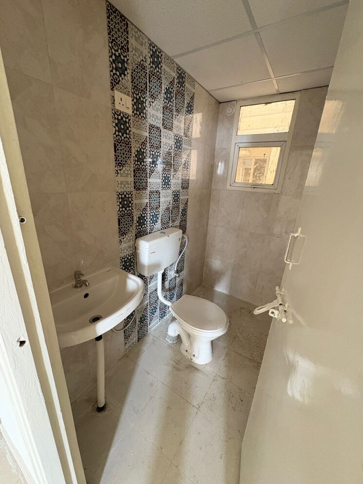 Bathroom, signature-the-millennia-3 2 Bedroom 1000 Sq.Ft. Apartment In Sector 37d Gurgaon 9389931