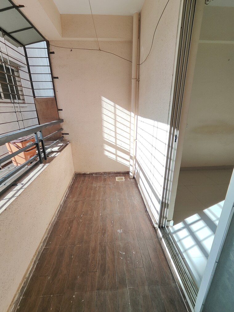 Balcony, kharadi 1 Bedroom 580 Sq.Ft. Apartment In Kharadi Pune 9389943