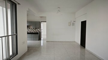 Room in 2 BHK Apartment at Heritage Solitaire, Chembur – for Rent