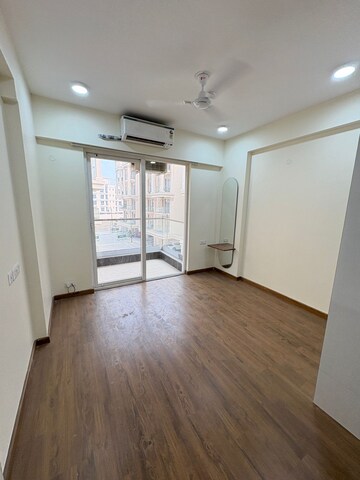 Room in 3 BHK Apartment at Signature Global City, Sector 37d – for Rent