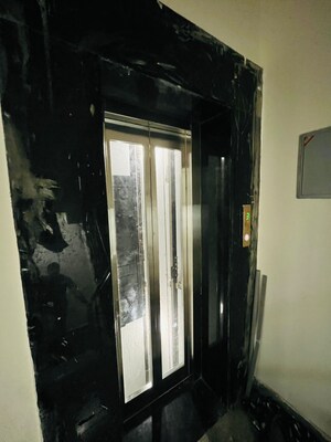 Building Lobby in 1 BHK Builder Floor at Sector 31 – for Rent