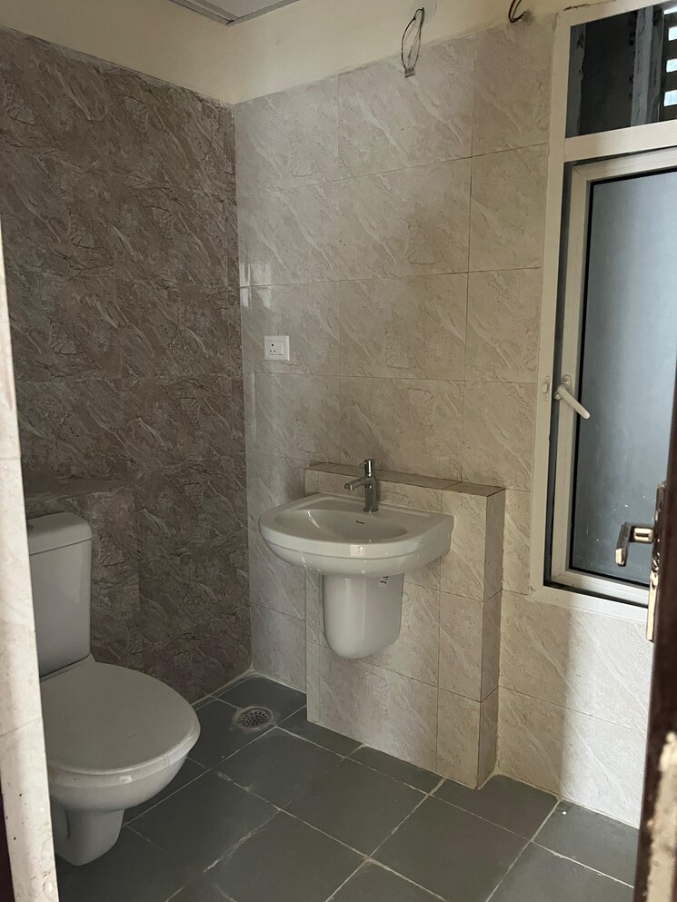 Bathroom, assotech-the-nest 3 Bedroom 1640 Sq.Ft. Apartment In Sain Vihar Ghaziabad 9389967