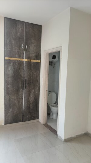 Furnished Amenities in 3.5 BHK Apartment at Omaxe New Heights, Sector 78 – for Rent