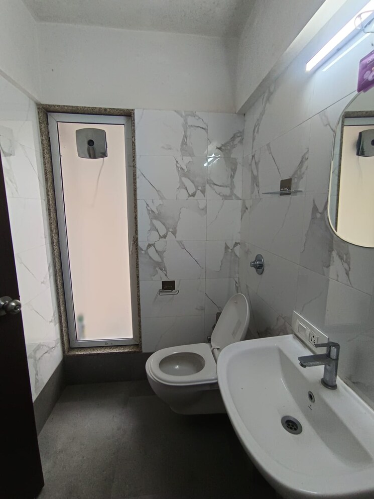 Bathroom, pratibha-swastik-plaza-c-chs-ltd-avana 2 Bedroom 637 Sq.Ft. Apartment In Chembur Mumbai 9389998