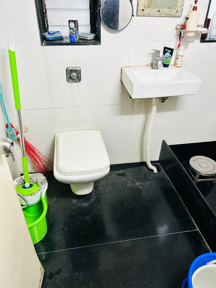Bathroom, sagar-apartment-sion 2 Bedroom 640 Sq.Ft. Apartment In Sion Mumbai 9390031