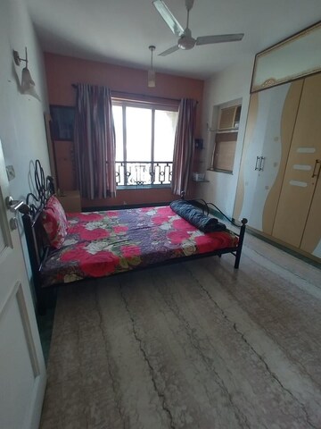 Bedroom in 3.5 BHK Apartment at Hiranandani Meadows, Manpada – for Rent