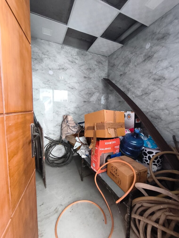  Parking, sector 45 1 RK 225 Sq.Ft. Builder Floor In Sector 45 Faridabad 9390052