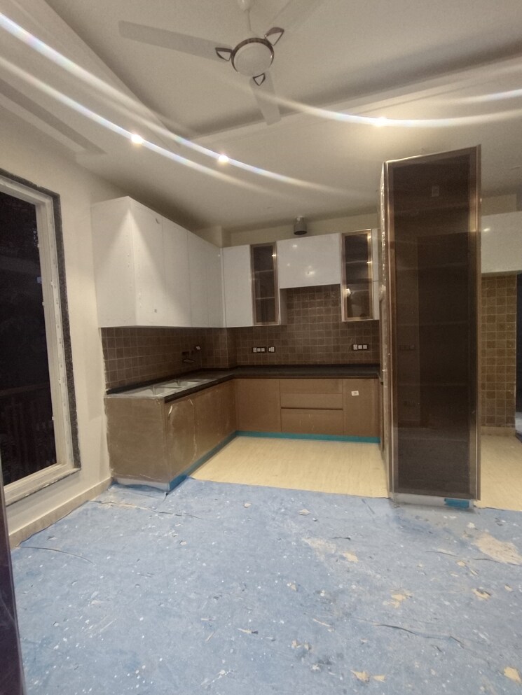 Kitchen, chittaranjan park 3 Bedroom 1125 Sq.Ft. Builder Floor In Chittaranjan Park Delhi 9390069