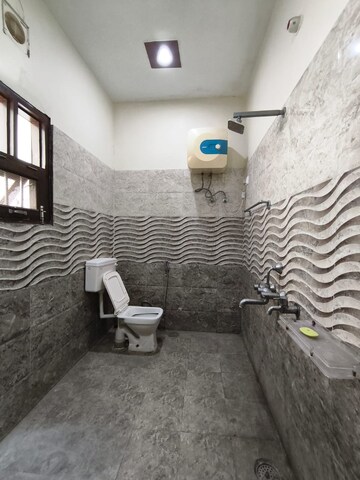 Bathroom in 1 RK Builder Floor at Sector 46 – for Rent