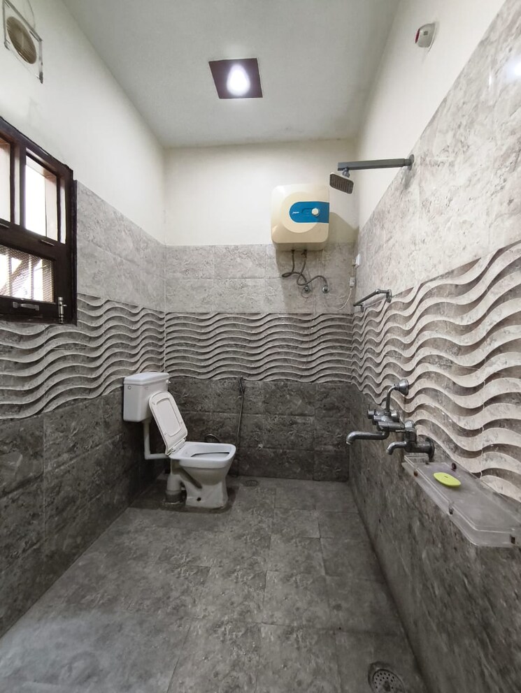 Bathroom, sector 46 1 RK 270 Sq.Ft. Builder Floor In Sector 46 Faridabad 9390066