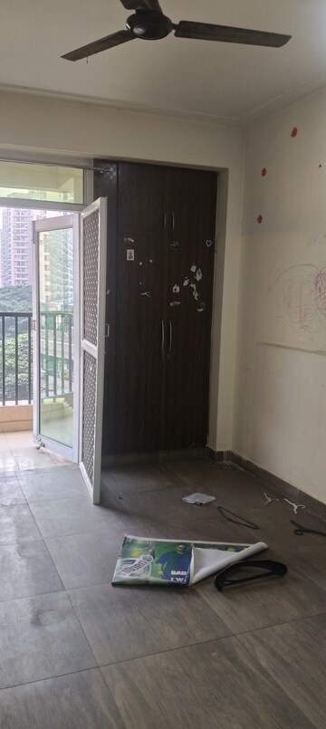 Room in 2 BHK Apartment at Gaur City 2 - 12th Avenue, Sector 16c Greater Noida – for Rent