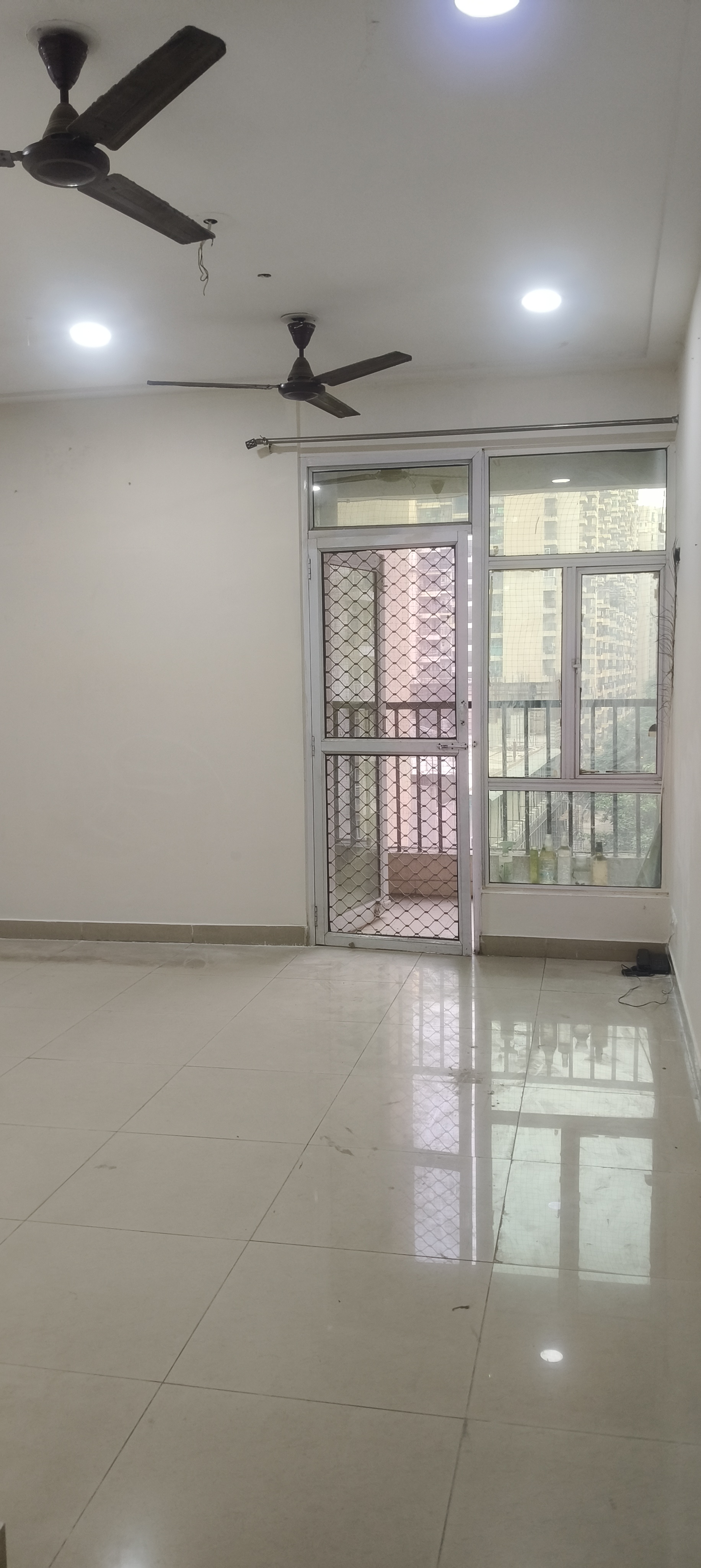 2 BHK + Study Room Apartment For Rent in Gaur City 2 - 12th Avenue