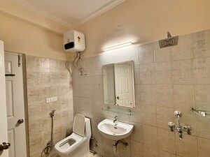 Bathroom in 3 BHK Builder Floor at SS The Lilac, Sector 49 – for Rent