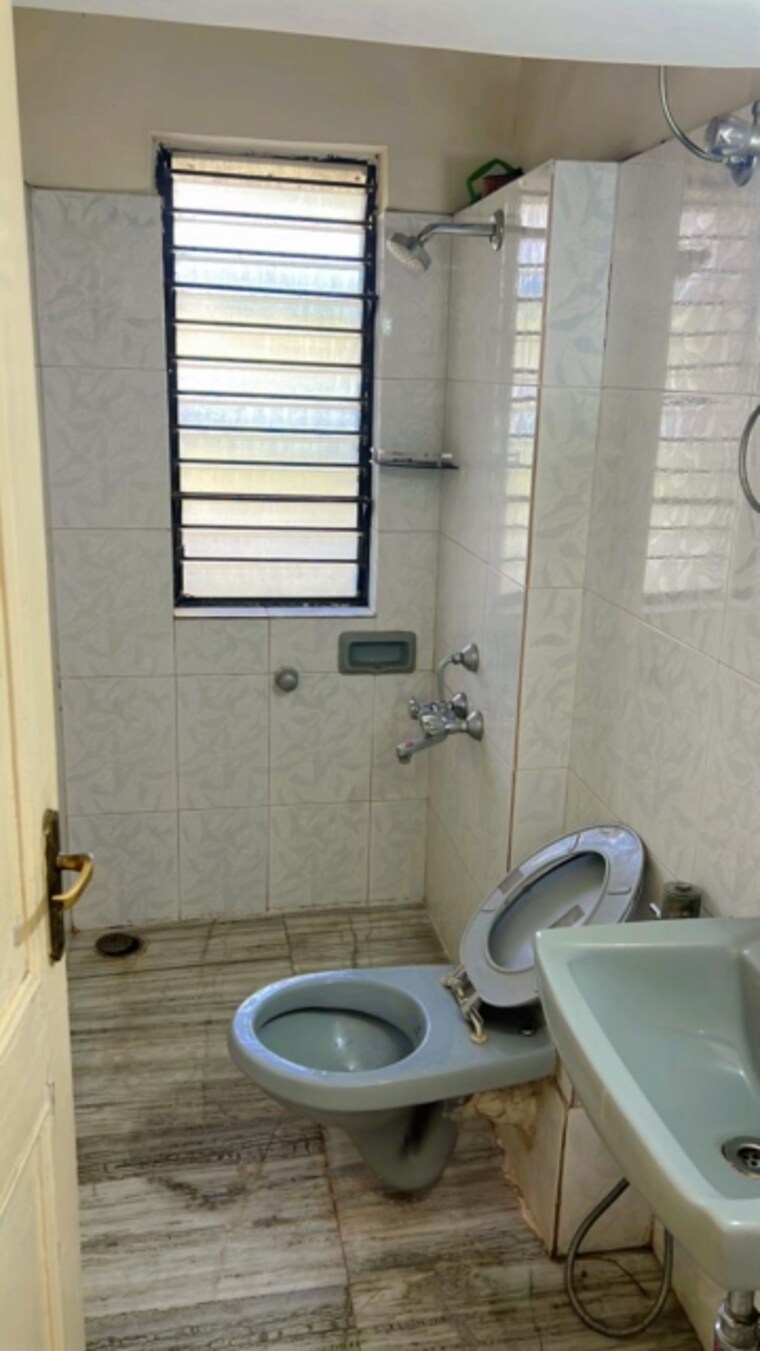 Bathroom, k-raheja-raheja-nest 2 Bedroom 1000 Sq.Ft. Apartment In Powai Mumbai 9390113
