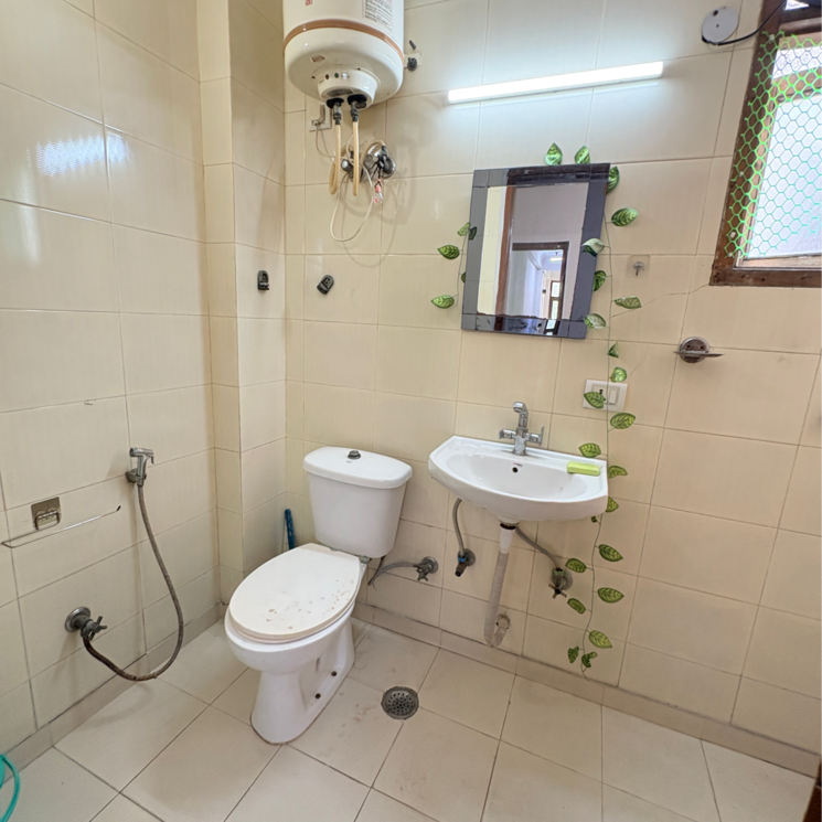 Bathroom, malviya nagar 2 Bedroom 100 Sq.Yd. Builder Floor In Malviya Nagar Delhi 9390108