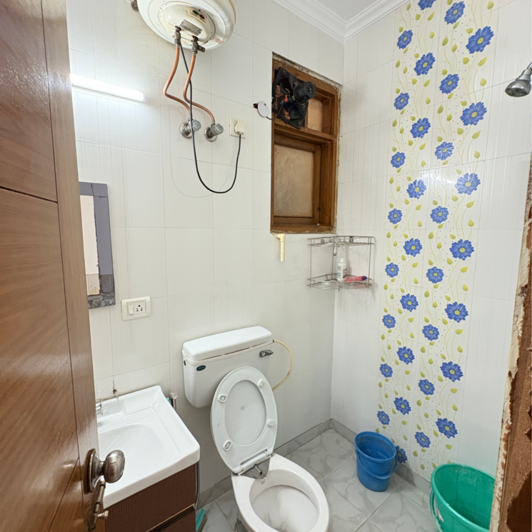 Bathroom, malviya nagar 2 Bedroom 100 Sq.Yd. Builder Floor In Malviya Nagar Delhi 9390108