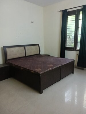 Room in 2 BHK Builder Floor at SS Mayfield Gardens, Sector 51 – for Rent