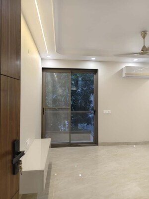 Room in 4 BHK Apartment at Vasant Kunj – for Sale
