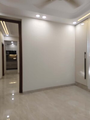 Room in 4 BHK Apartment at Vasant Kunj – for Sale