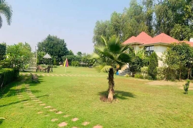 Garden, swaraaj-the-villagio  7500 Sq.Ft. Plot In Mohanlalganj Lucknow 9390132