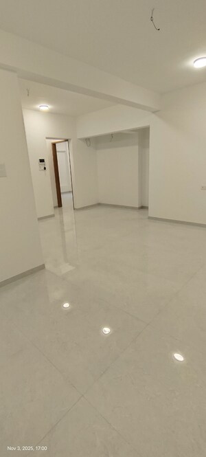 Room in 3 BHK Apartment at Mayur Colony – for Sale