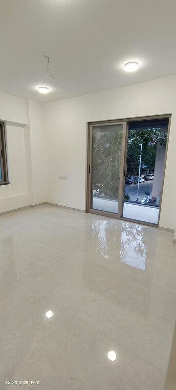 Room in 3 BHK Apartment at Mayur Colony – for Sale