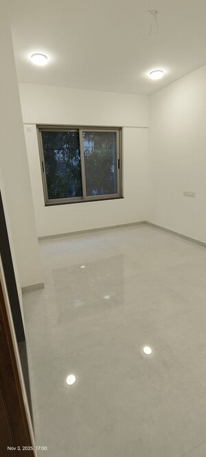 Room in 3 BHK Apartment at Mayur Colony – for Sale