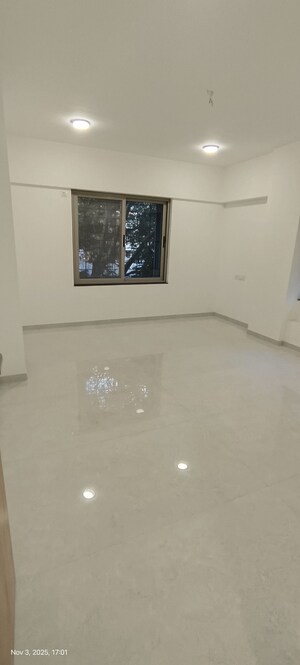 Room in 3 BHK Apartment at Mayur Colony – for Sale