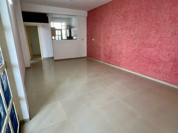 Room in 2 BHK Apartment at Sushma Green vista, Ghazipur – for Rent
