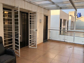 Building Lobby in 4 BHK Villa at Kumar City Bungalows, Kalyani Nagar – for Sale