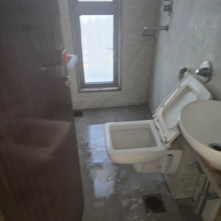 Bathroom, laxmi-niwas-dadar 2 Bedroom 730 Sq.Ft. Apartment In Dadar West Mumbai 9390185