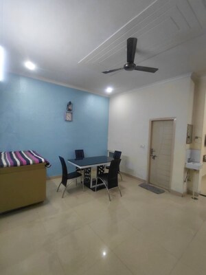Living Room in 2 BHK Builder Floor at Sector 40 – for Rent
