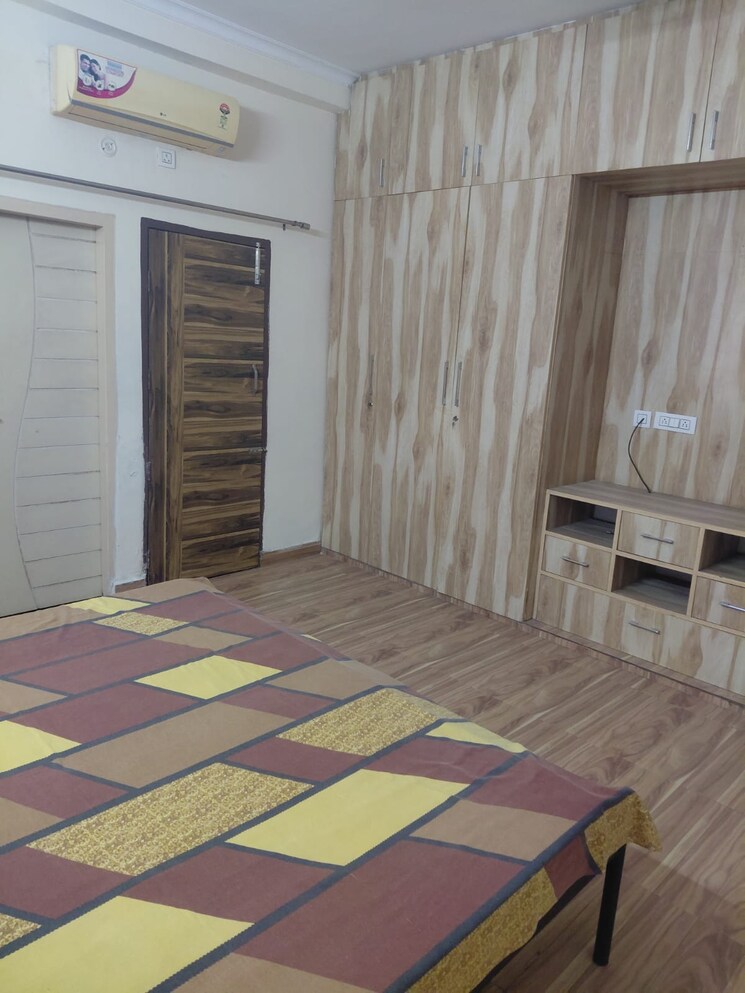 Bedroom, sector 40 2 Bedroom 1299 Sq.Ft. Builder Floor In Sector 40 Gurgaon 9390203