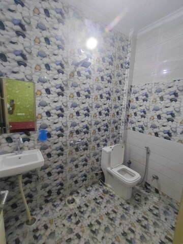 Bathroom in 2 BHK Builder Floor at Sector 40 – for Rent