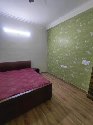 Room in 2 BHK Builder Floor at Sector 40 – for Rent