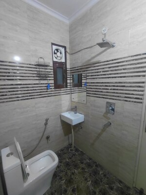 Bathroom in 2 BHK Builder Floor at Sector 40 – for Rent
