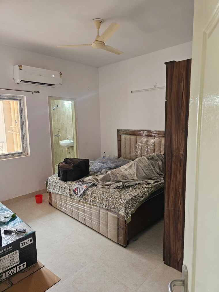 Bedroom, tashee-capital-gateway 3.5 Bedroom 2400 Sq.Ft. Apartment In Sector 111 Gurgaon 9390209