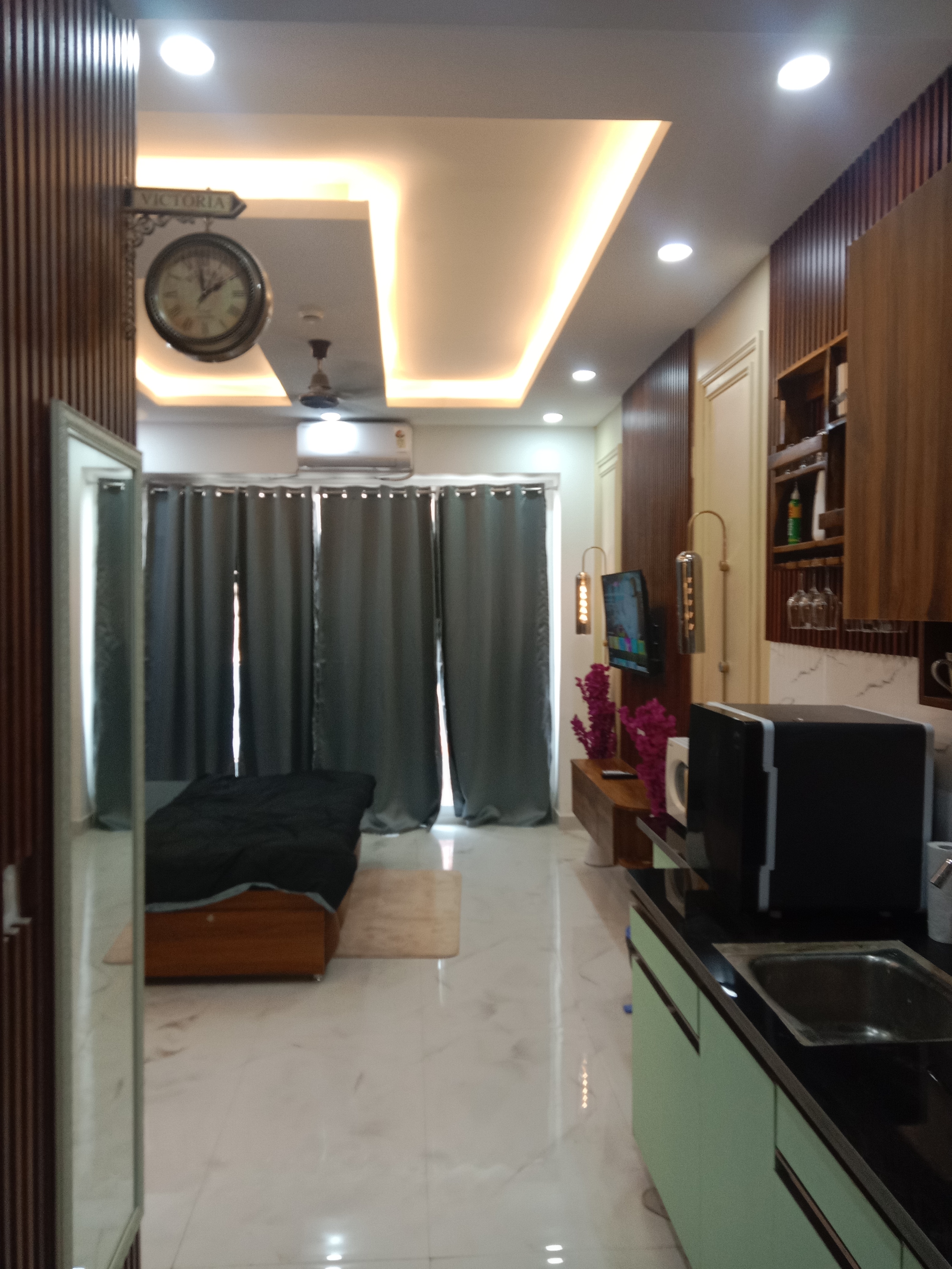 Showroom For Sale in Gaur City Center