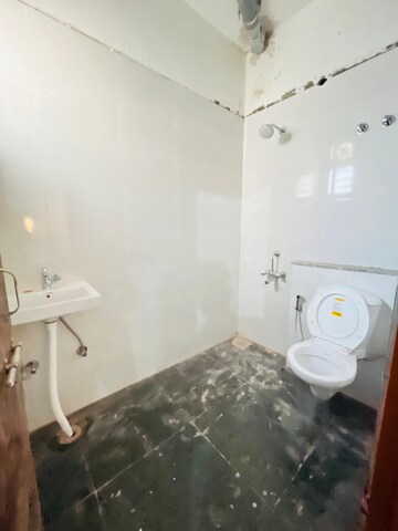 Bathroom in 1 BHK Builder Floor at Sector 39 – for Rent