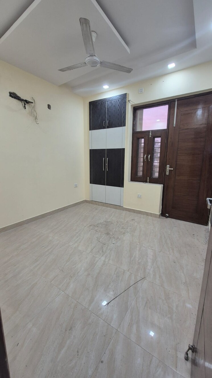 Room, sainik colony 3 Bedroom 1377 Sq.Ft. Builder Floor In Sainik Colony Faridabad 9390206