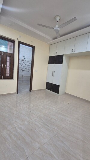 Room in 3 BHK Builder Floor at Sainik Colony – for Sale