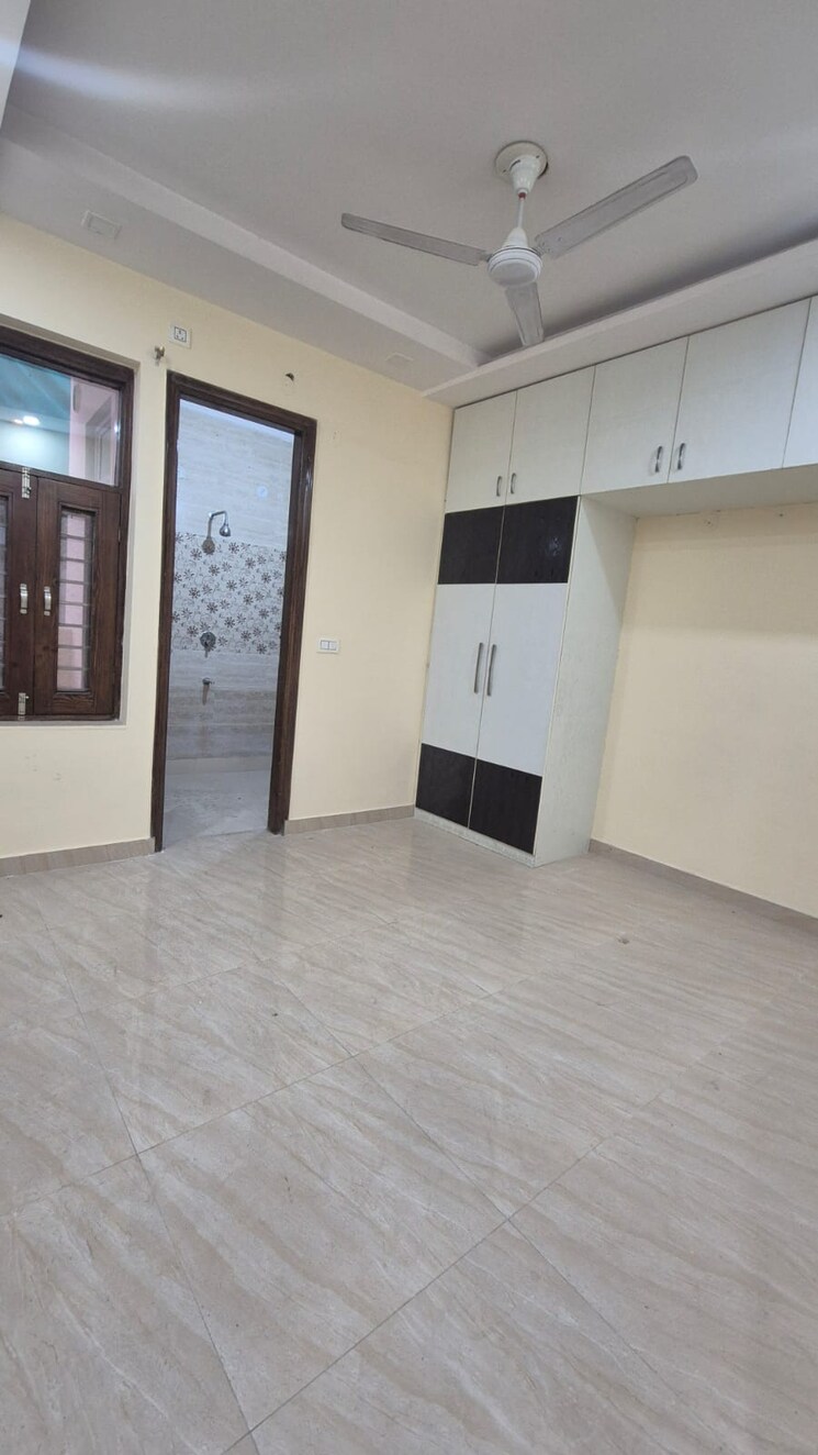 Room, sainik colony 3 Bedroom 1377 Sq.Ft. Builder Floor In Sainik Colony Faridabad 9390206