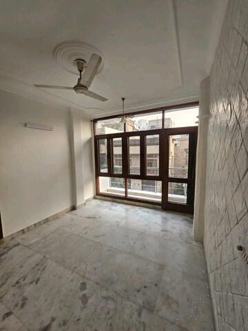 Room in 3 BHK Builder Floor at Boutique Residential Apartments C-1 9, Hauz Khas Enclave – for Rent