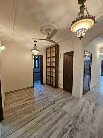 Room in 3 BHK Builder Floor at Boutique Residential Apartments C-1 9, Hauz Khas Enclave – for Rent