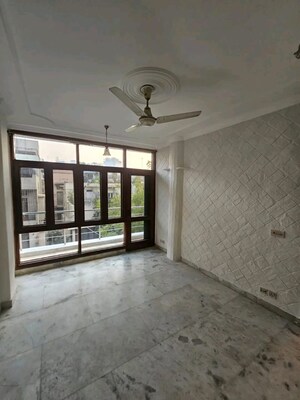 Room in 3 BHK Builder Floor at Boutique Residential Apartments C-1 9, Hauz Khas Enclave – for Rent