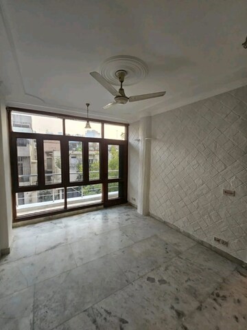 Room in 3 BHK Builder Floor at Boutique Residential Apartments C-1 9, Hauz Khas Enclave – for Rent