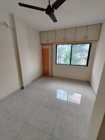 Room in 2 BHK Apartment at Garden View Apartment Kothrud, Kothrud – for Rent