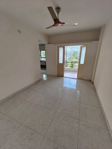 Room in 2 BHK Apartment at Garden View Apartment Kothrud, Kothrud – for Rent