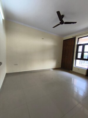 Room in 3 BHK Apartment at Sector 45 – for Sale