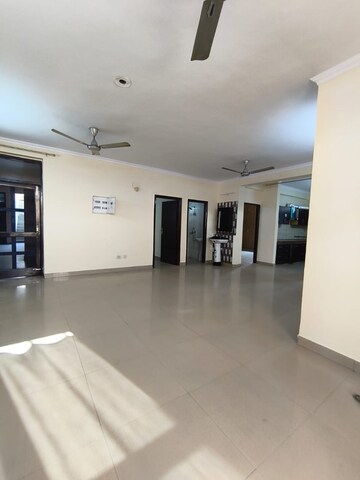 Room in 3 BHK Apartment at Sector 45 – for Sale